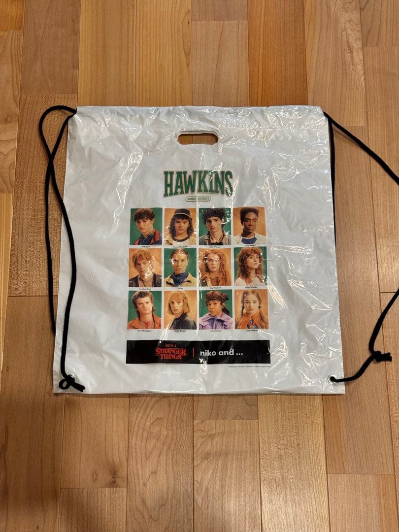 完売品【STRANGER THINGS】缶バッチ付きパーカーLショッパー付き