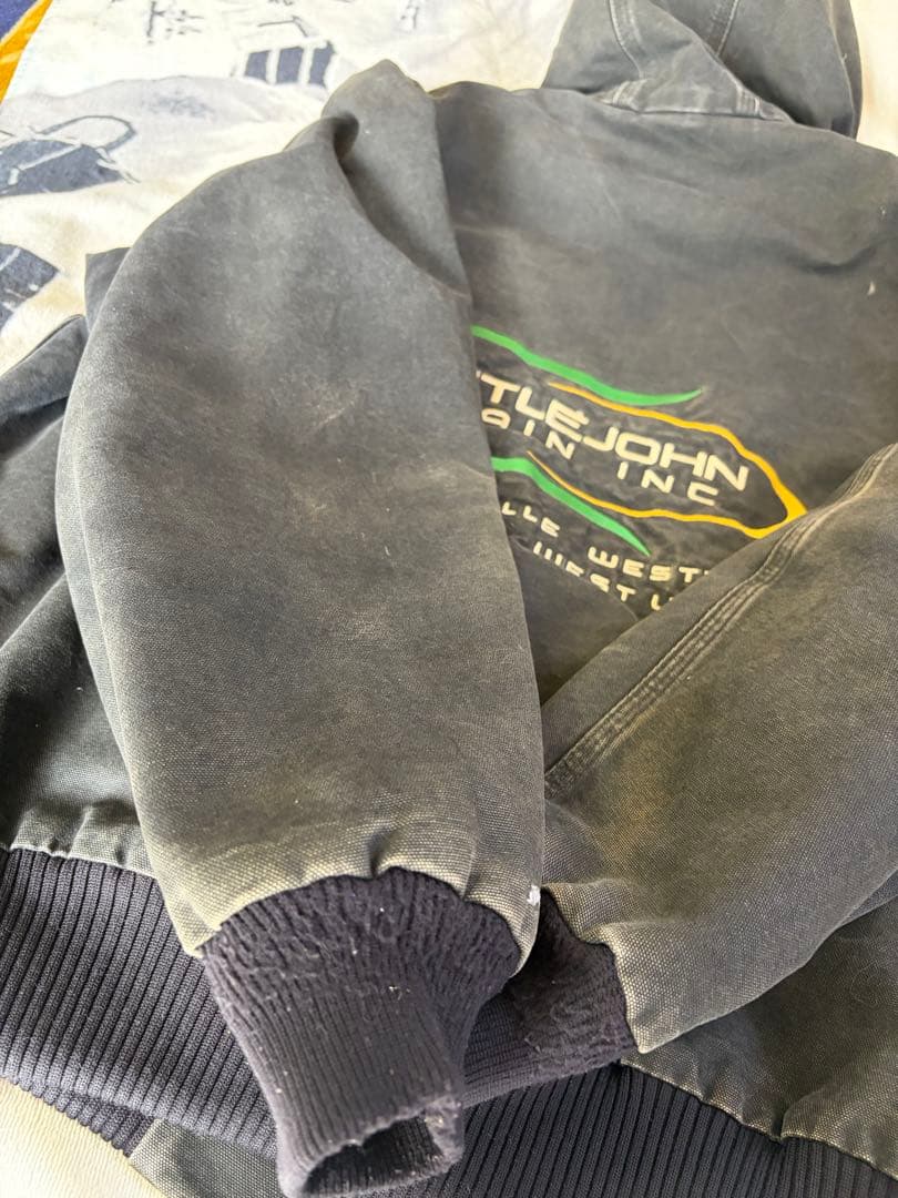 Carhartt アクティブジャケット フェード　企業刺繍入り　ブラック