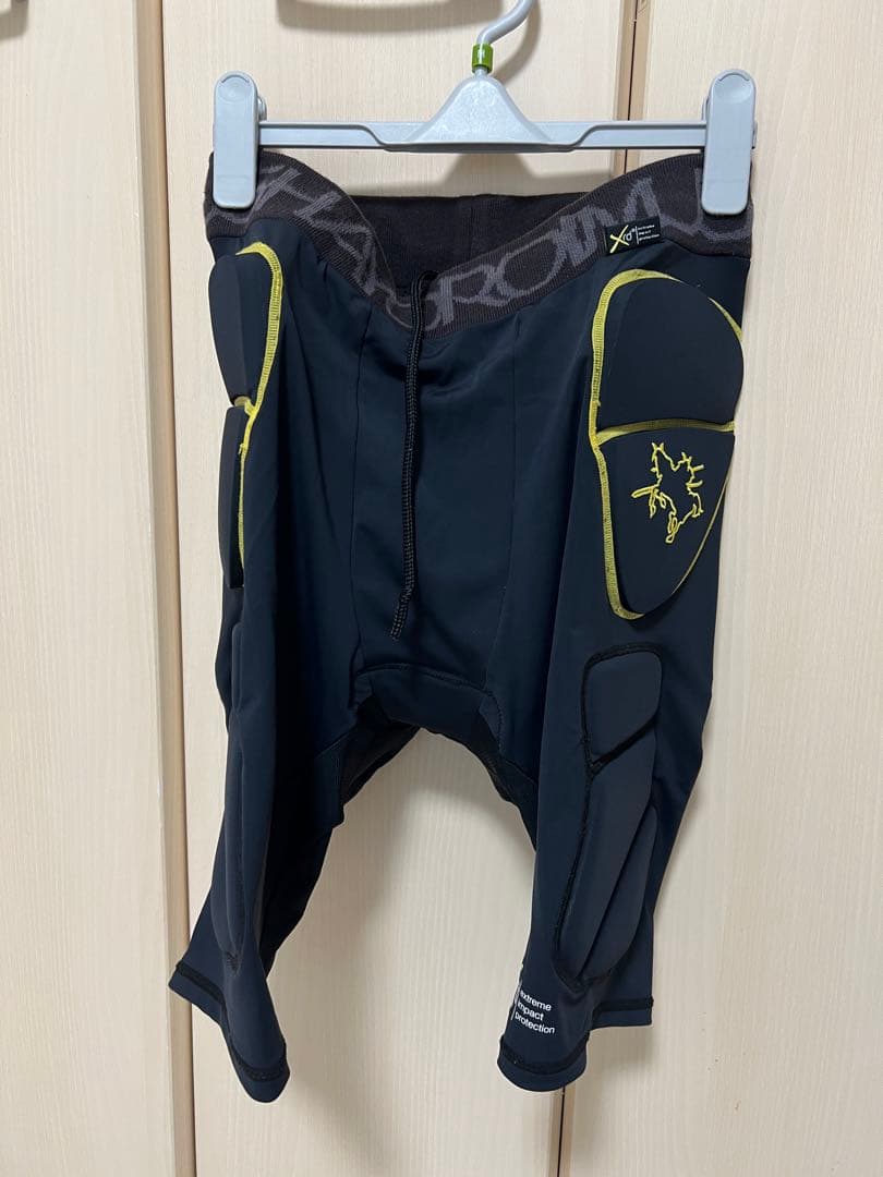 【美品】鎧武者 ショートヒップ プロテクター YOROI MUSHAスノーボード