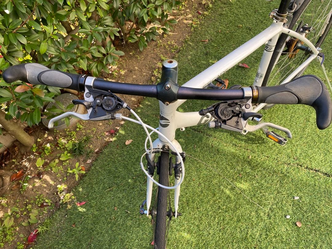 GIANTジャイアント クロスバイク ESCAPE R3 白