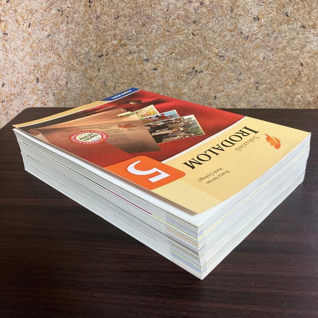 ハンガリー語　小学校　文学　教科書　Irodalom 5 〜8年生　セット