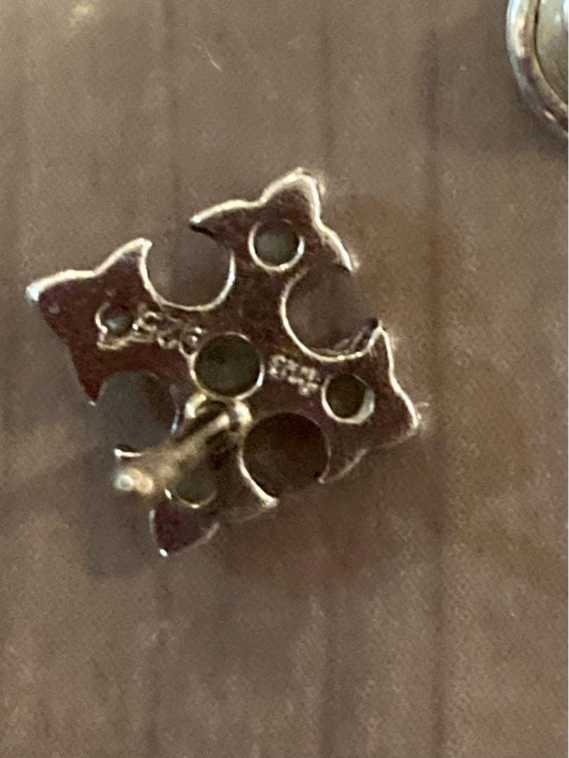 Loree Rodkin SMALL FANCY CROSS シングルピアス