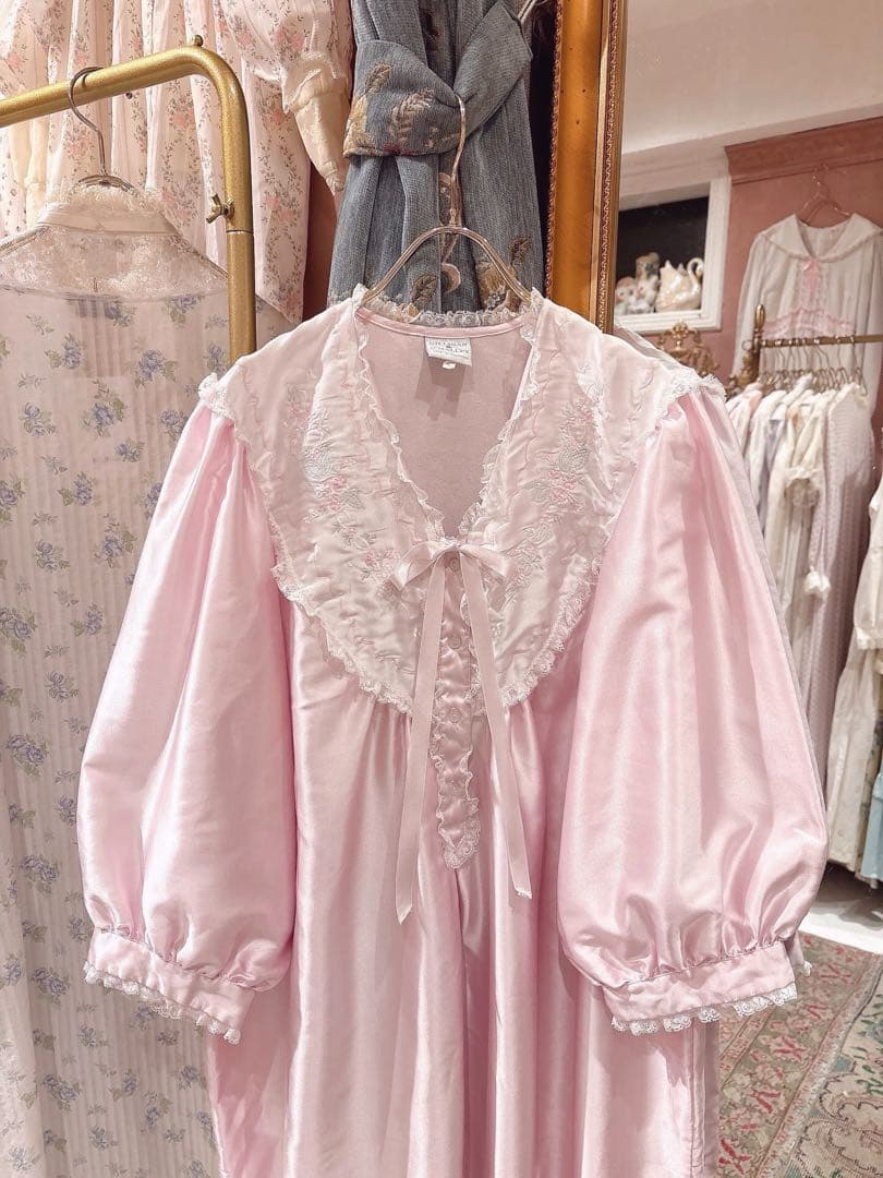 ✨️hardys pink satin lovely dress✨️