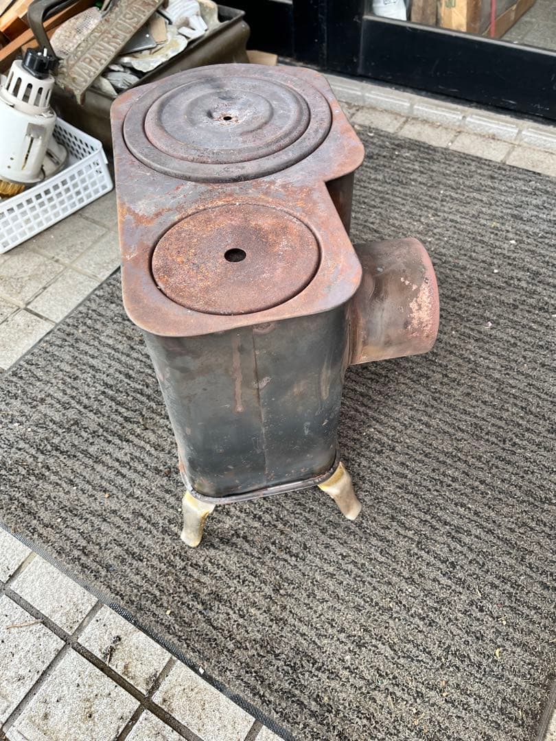 薪ストーブ、レトロ薪ストーブ、小さな薪ストーブ、ブリキ薪ストーブ魚釣り、キャンプ