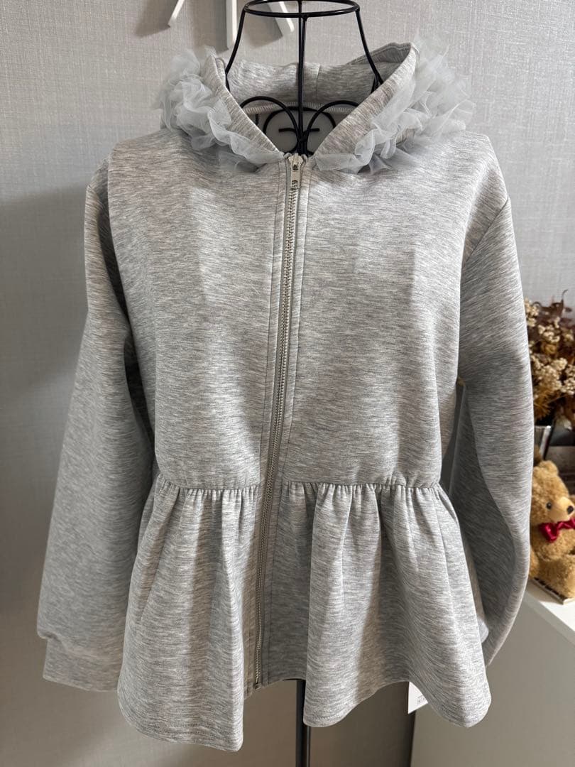 新品⭐️fitmoreダンボールチュールフードジップアップパーカー　グレー　同型
