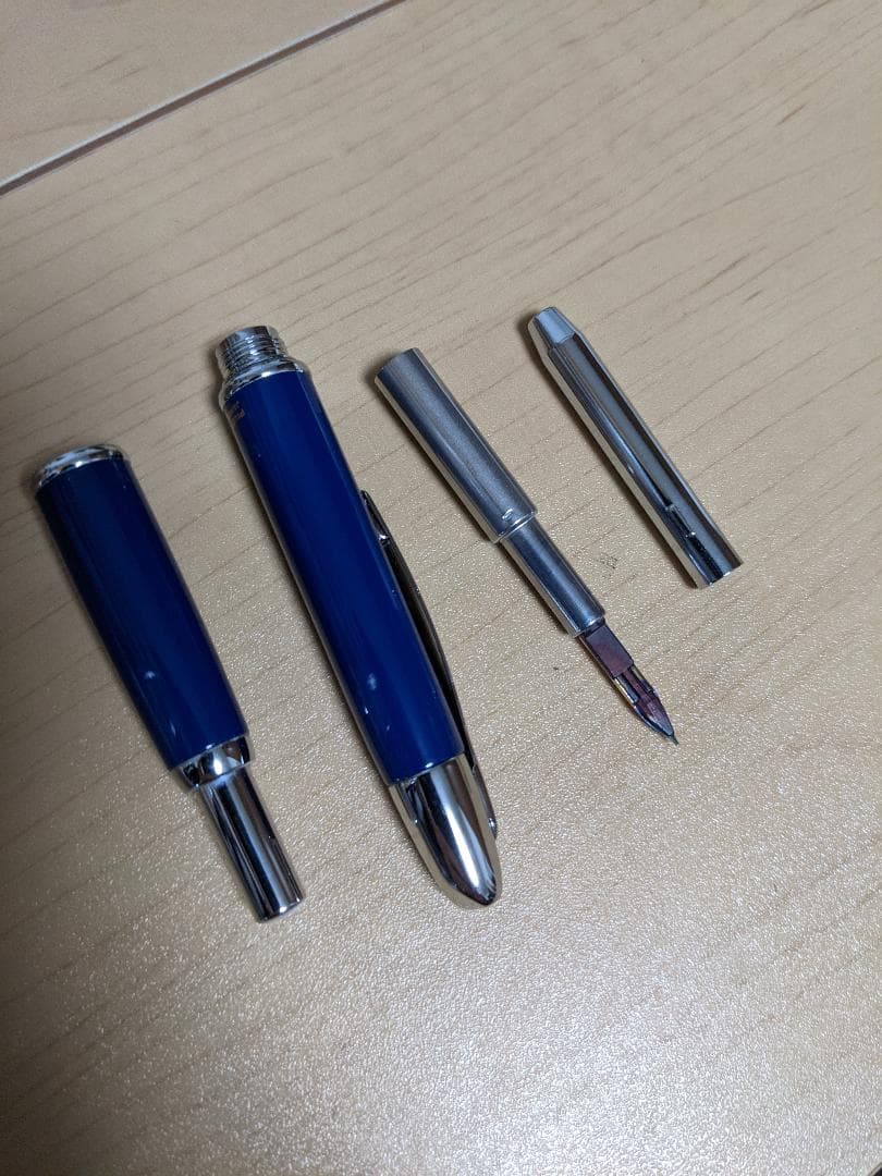 PILOT 万年筆 キャップレス ブルーブラックインク10本付き