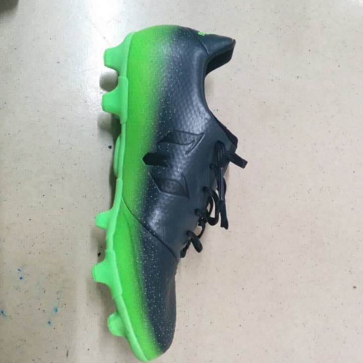 アディダスメッシ16.2