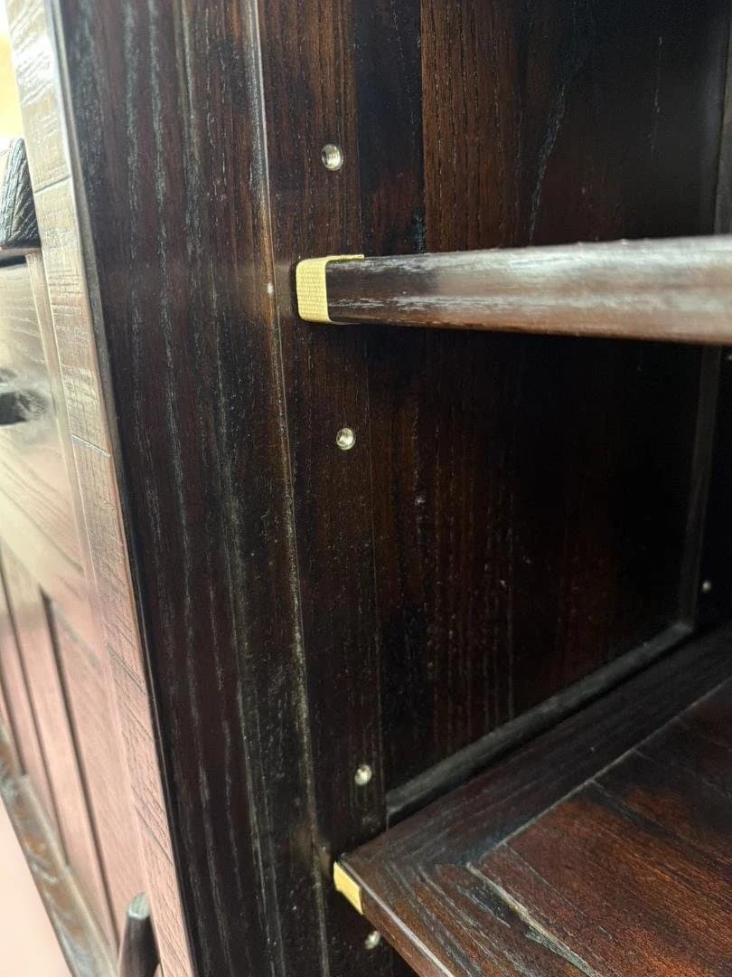 天然木　食器棚　鋸目　のこ目仕上　民芸　引戸　和茶棚　飾り棚　ガラスキャビネット