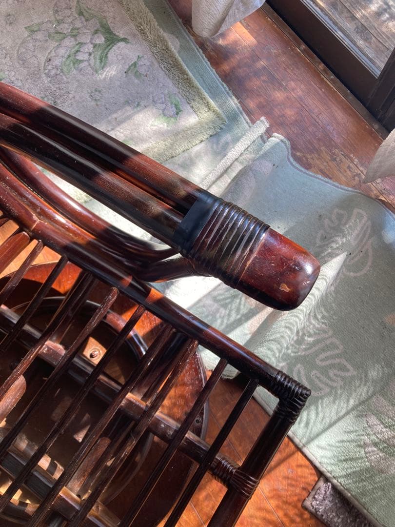 アンティーク調 黒染めラタン 回転式アームチェア 籐家具 座椅子 1人用