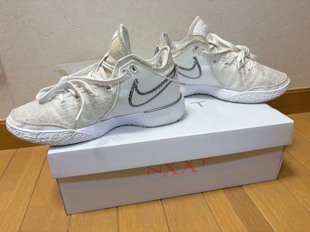 レブロン NXXT Gen AMPD EPホワイト バスケットシューズ