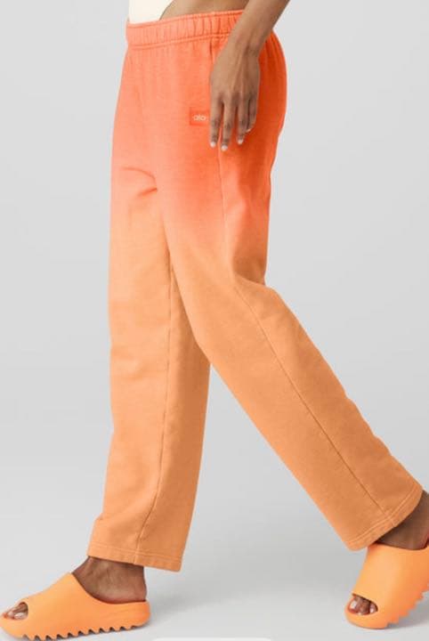 alo yoga スウェットパンツ