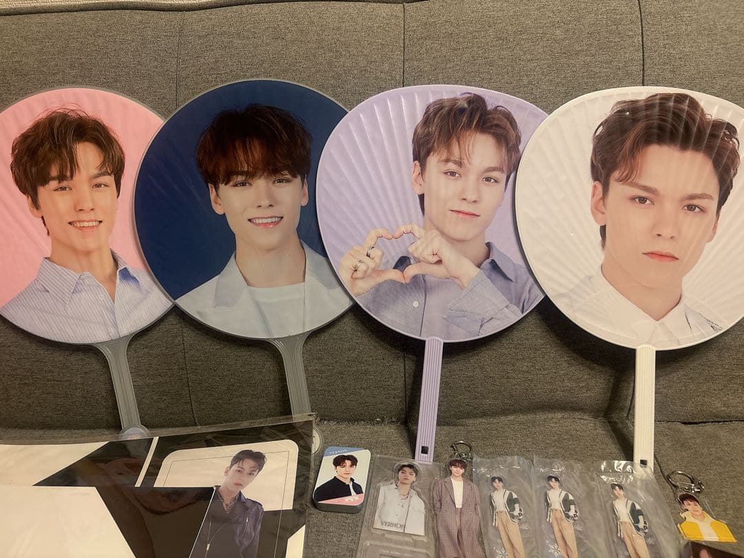 seventeen バーノン うちわ トレカ アクスタ セブチ ウォヌ ミンハオ