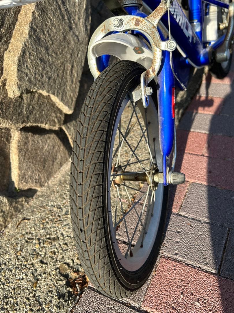 トミカ 幼児用自転車 青 前カゴ付き