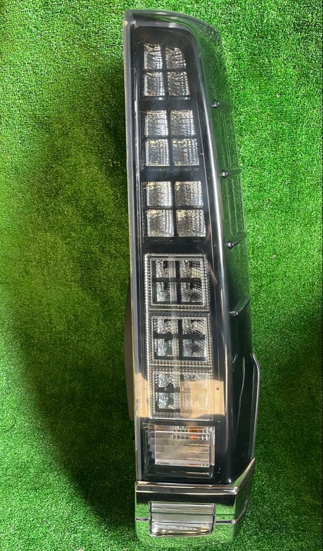 ZWR80系 ヴォクシー 純正 LEDテールKOITO 28-232 左右セット