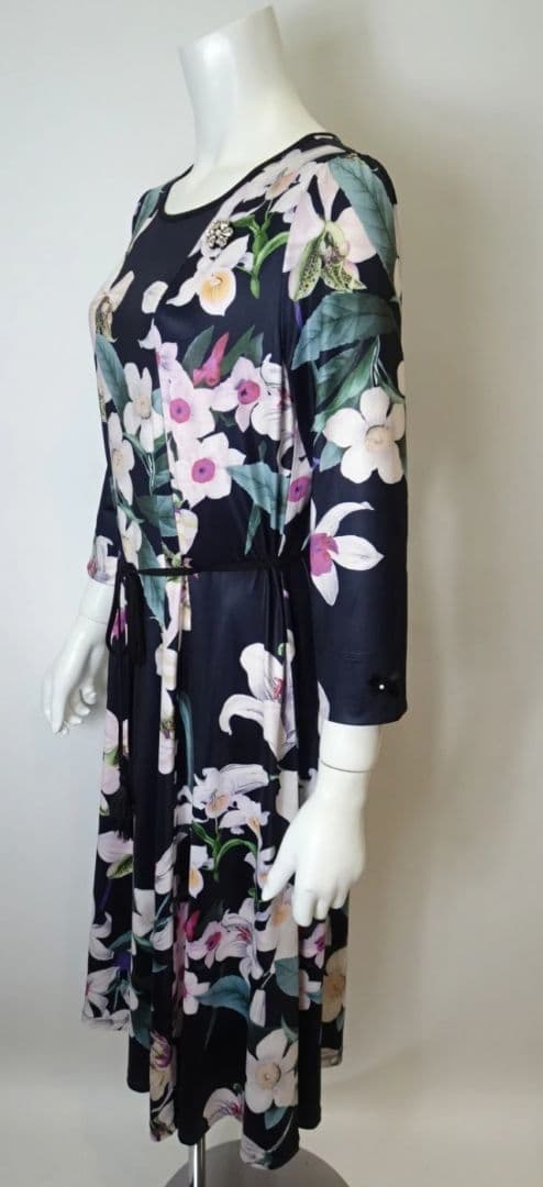 スーパービューティー★2026年春夏物★新品大花プリントワンピース★サイズ44