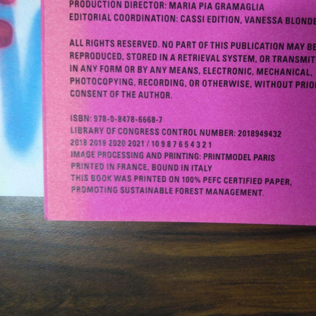 Balenciaga Winter 18　洋書　RIZZOLI　インク跡あり。