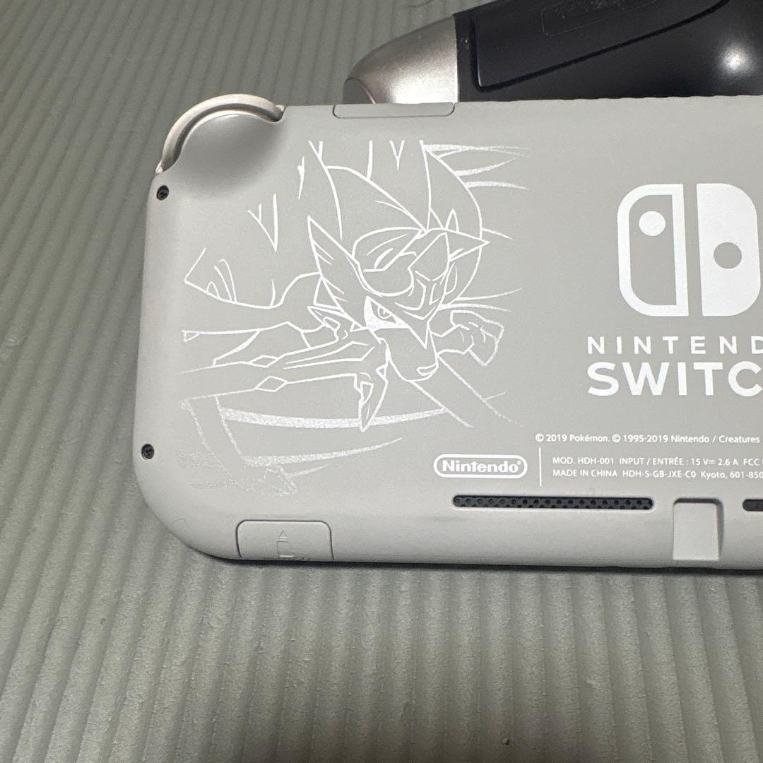 ニンテンドースイッチライト　ザシアンザマゼンタ