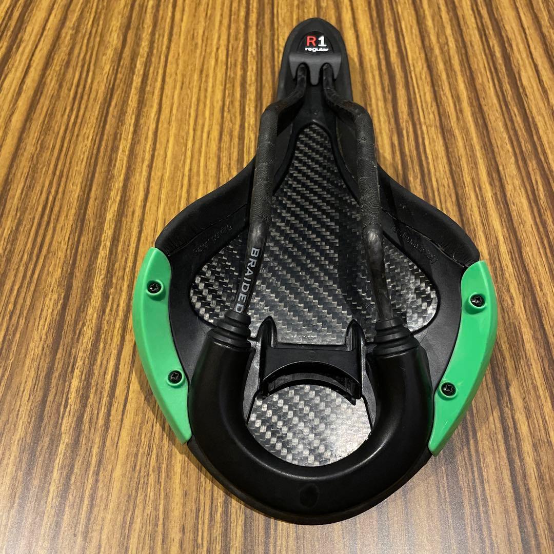 fizikのカーボンレールサドル