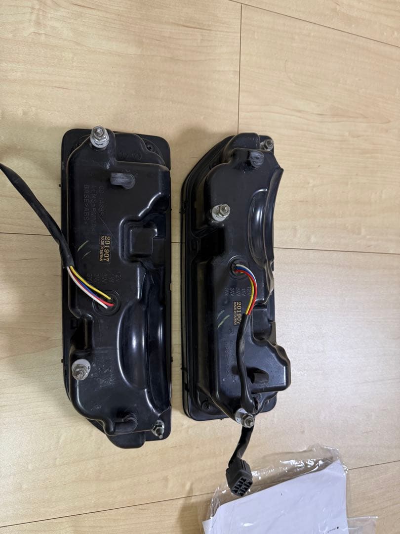 JB64 ジムニー　社外テールランプ　ジャンク