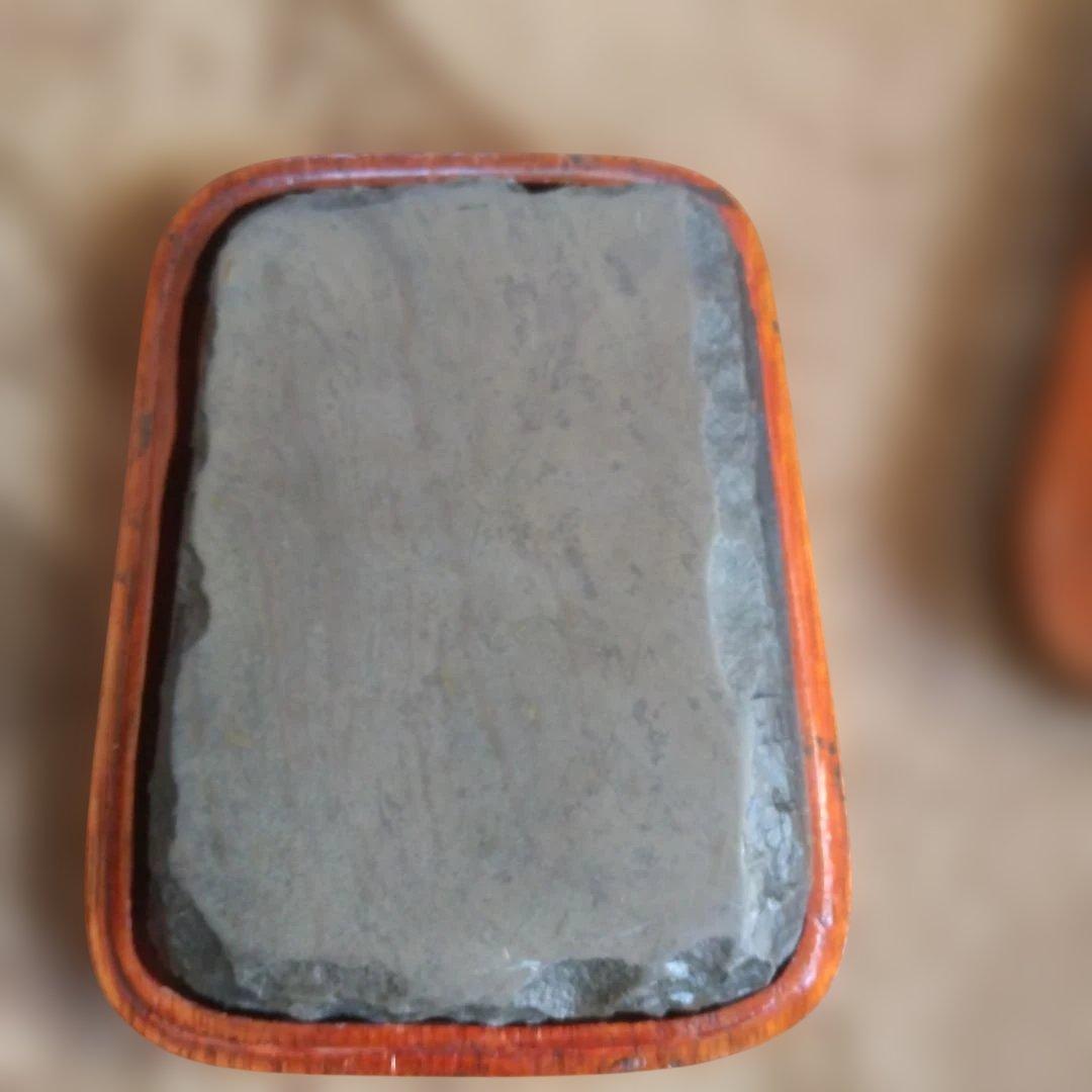 端渓硯　箱付き&中国四角い渦巻き模様の彫刻が施された硯