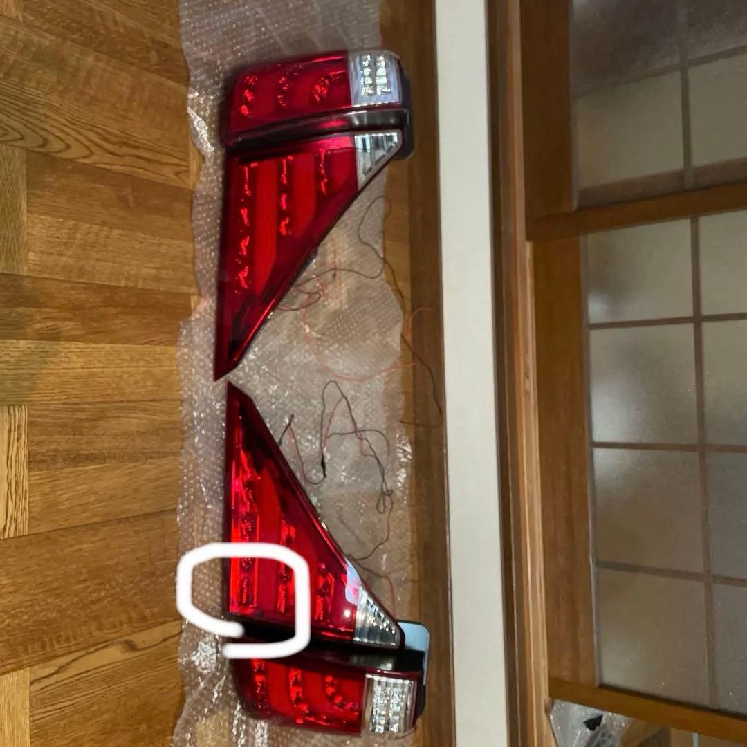 20アルファード LEDテールライト　　Crystal eye