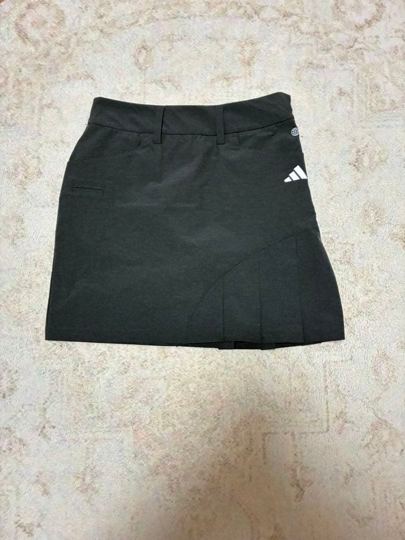 新品✨アディダス ゴルフ　スリーストライプス　ポロシャツ　サイドプリーツスカート