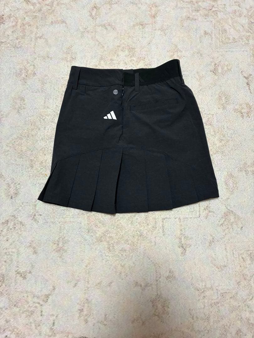 新品✨アディダス ゴルフ　スリーストライプス　ポロシャツ　サイドプリーツスカート