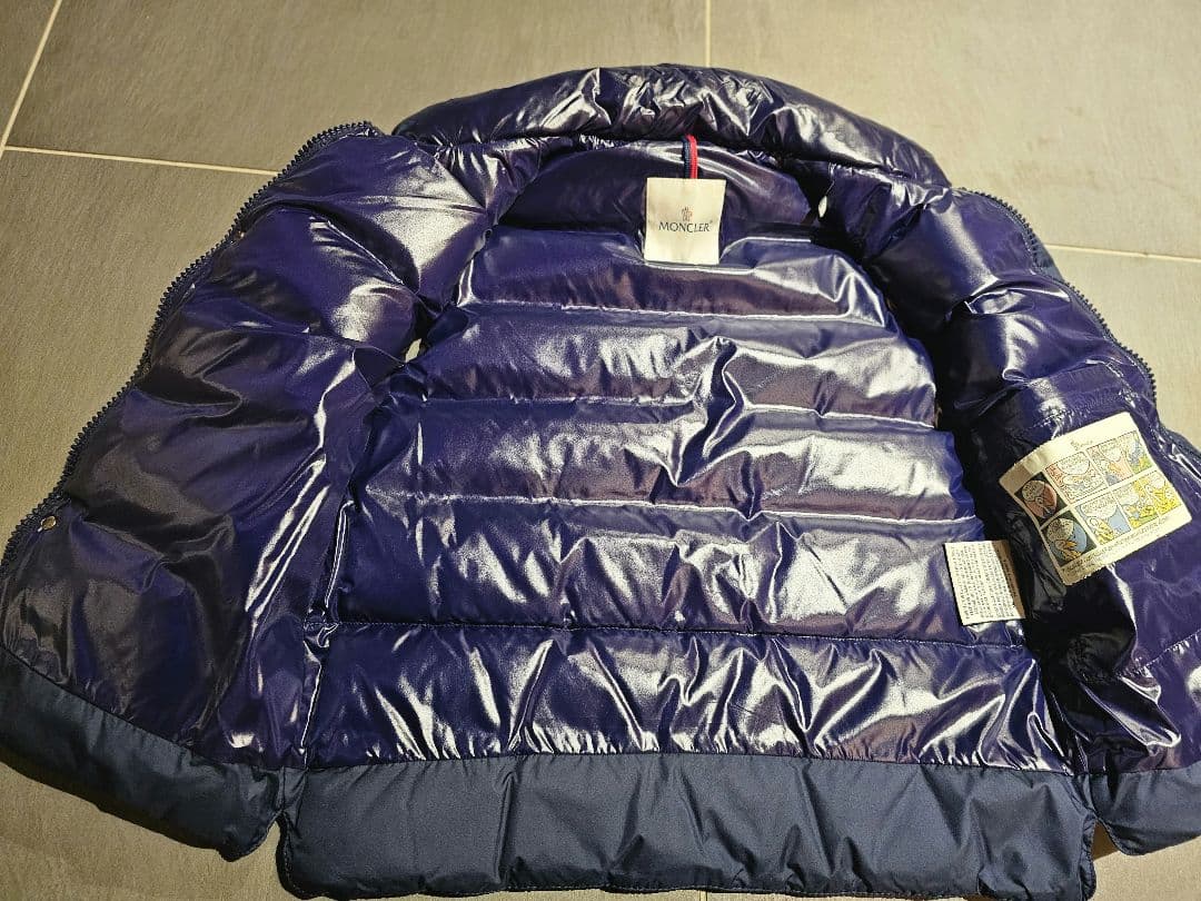 MONCLER メンズ　ネイビー ダウンベスト