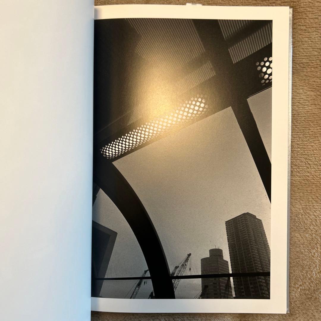 背面なき表層 築地仁 写真集