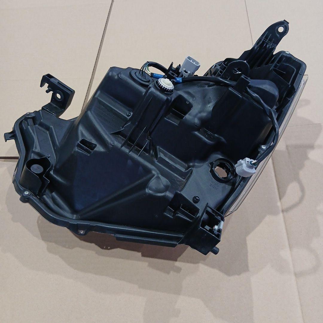 ダイハツ　ミライース　ヘットライト　右　ブラック