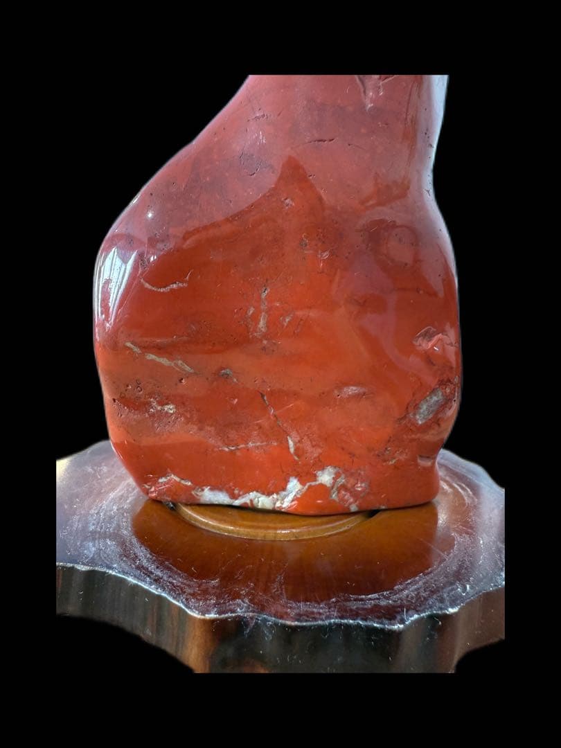 赤色の石の抽象置物鑑賞石 赤石 飾り石 碧玉 磨き石 台座付き 石 ストーン