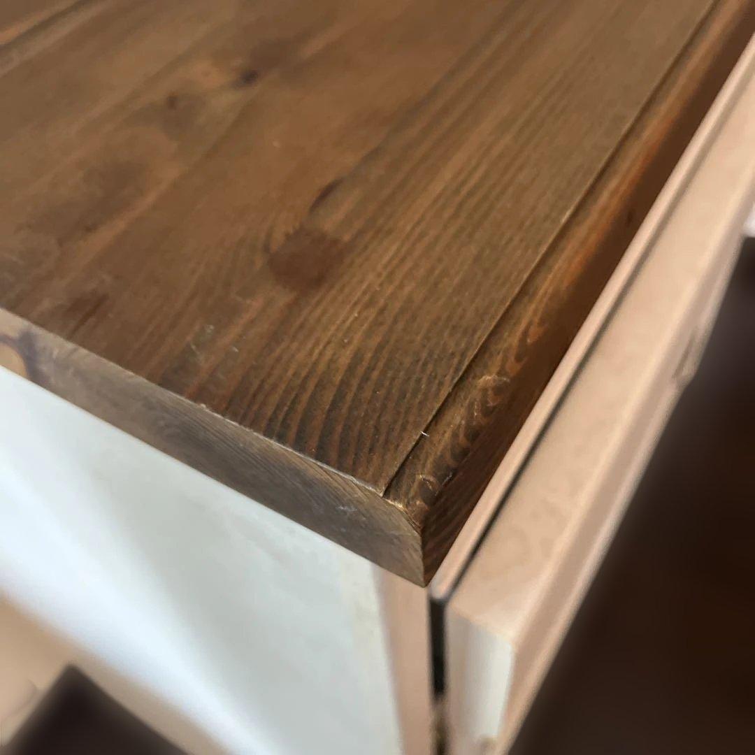 モダン木製キッチンカウンター ガラス扉付き・食器棚