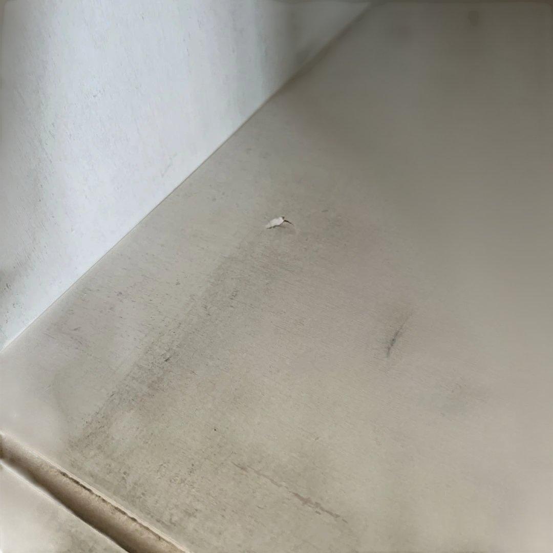 モダン木製キッチンカウンター ガラス扉付き・食器棚