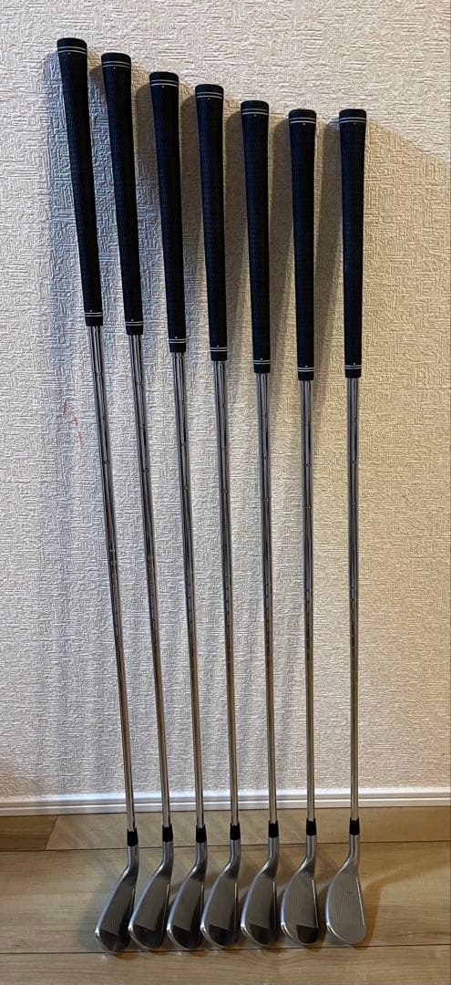 TOURSTAGE ゴルフバッグ・ウッド•ユーティリティ•アイアンセット付き