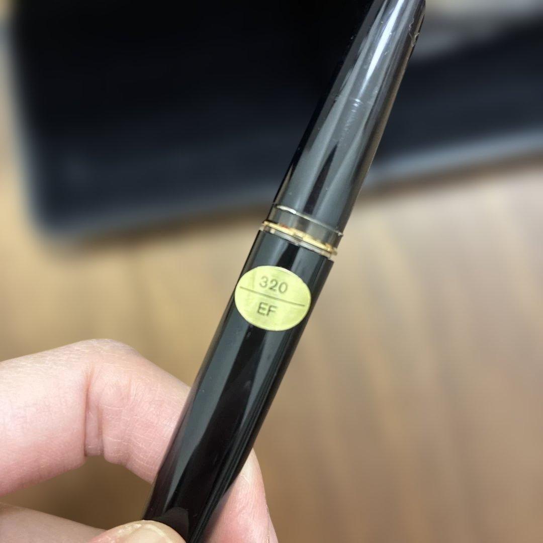 Mont Blanc 320 EF 万年筆