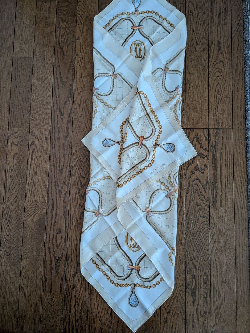 う*ぎ様 ☆値下げ☆[正規品]must de Cartier 大判シルクスカーフ