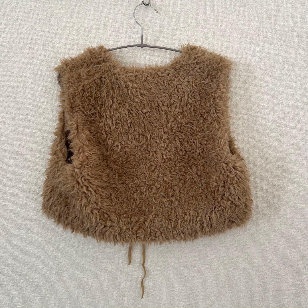 【完売品】OLUN ショートリボンファーベスト ベージュ きりまる