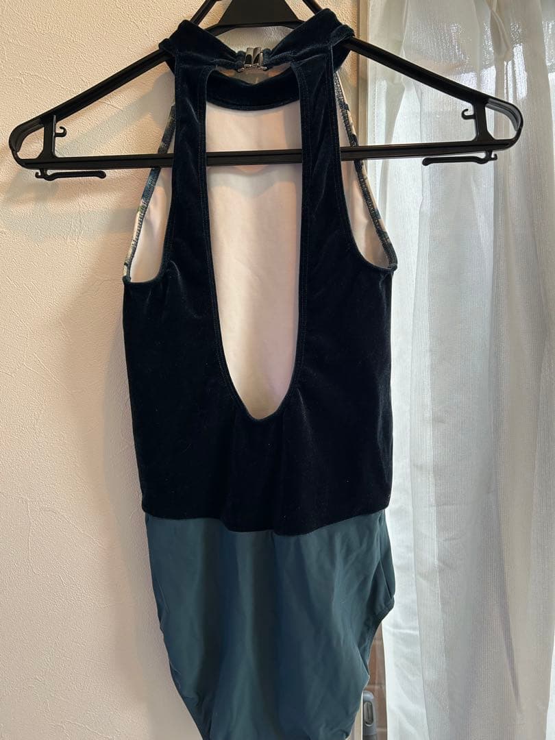 【お値下げしました】eleve Mサイズ　花柄ハイネックレオタード ネイビー