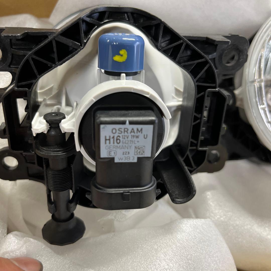 現行ジムニー　JB64 純正フォグランプ