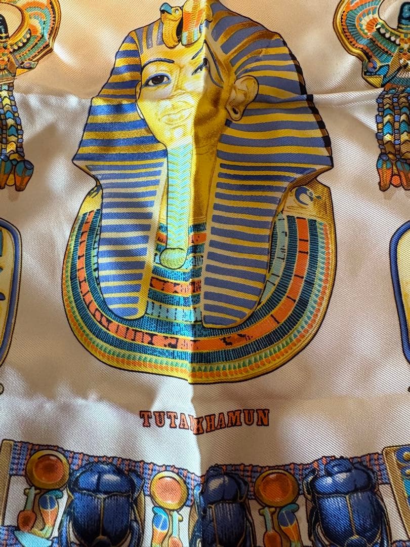 HERMÈS チュタンカーメン シルクスカーフ