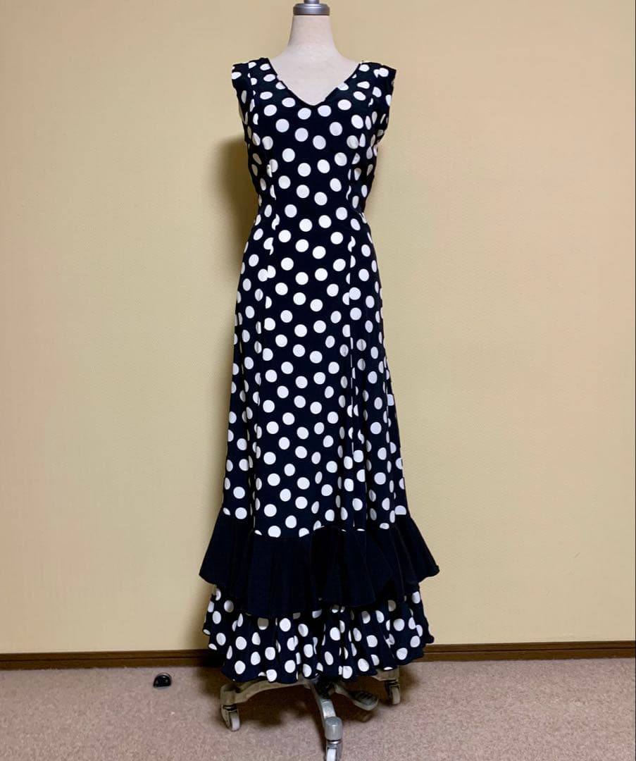フラメンコ衣装　スペイン製ワンピース黒白ドット、ボレロ付き