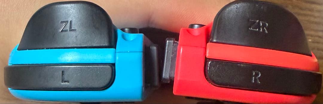 Nintendo Switch 本体 赤/青 Joy-Con FIFA 19付き