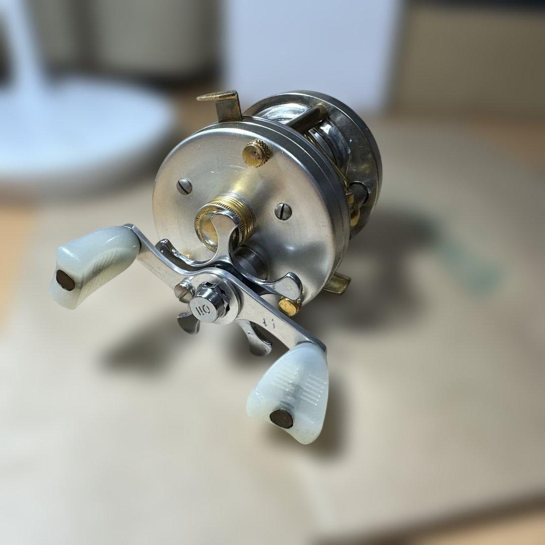 ジ*2様 五十鈴工業　BC700 vintage シルバー ベイトリール