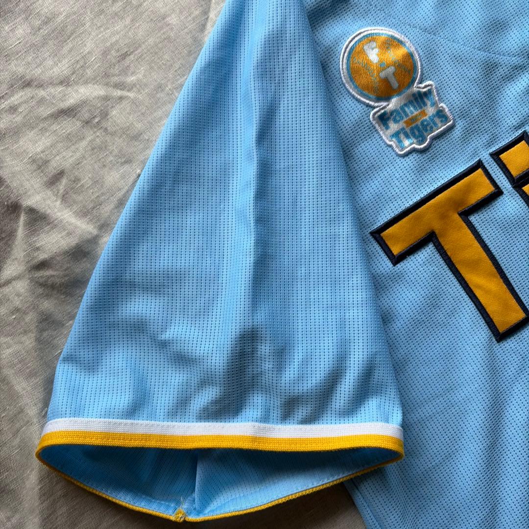 阪神タイガース FwT 佐藤輝明選手 8番 サイン入りレプリカユニフォームL