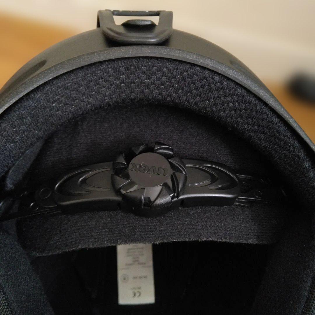 uvex ヘルメット　55-59㎝　ドイツ製　ダイヤル式サイズ調整　黒　美品