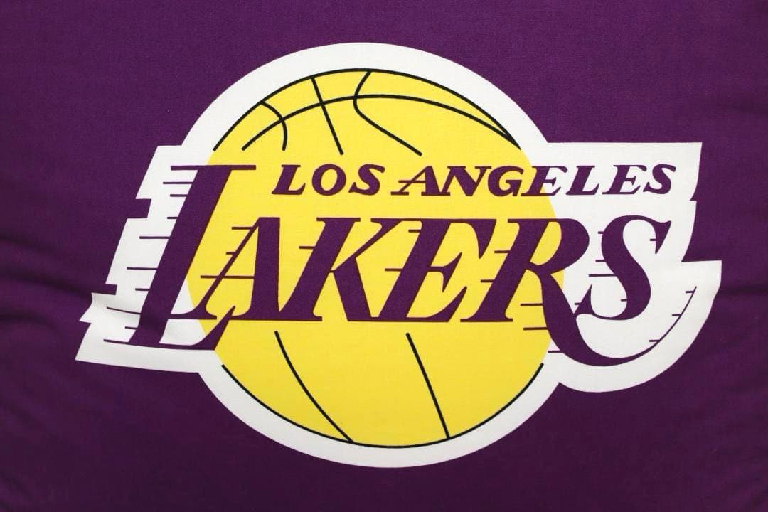 未使用 レイカーズ LAKERS 特大 クッション NBA公式グッズ 65㎝