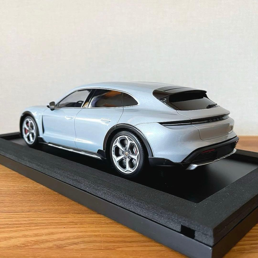 【ミニカー 美品】1/18 ポルシェ タイカン 4S クロス ツーリスモ
