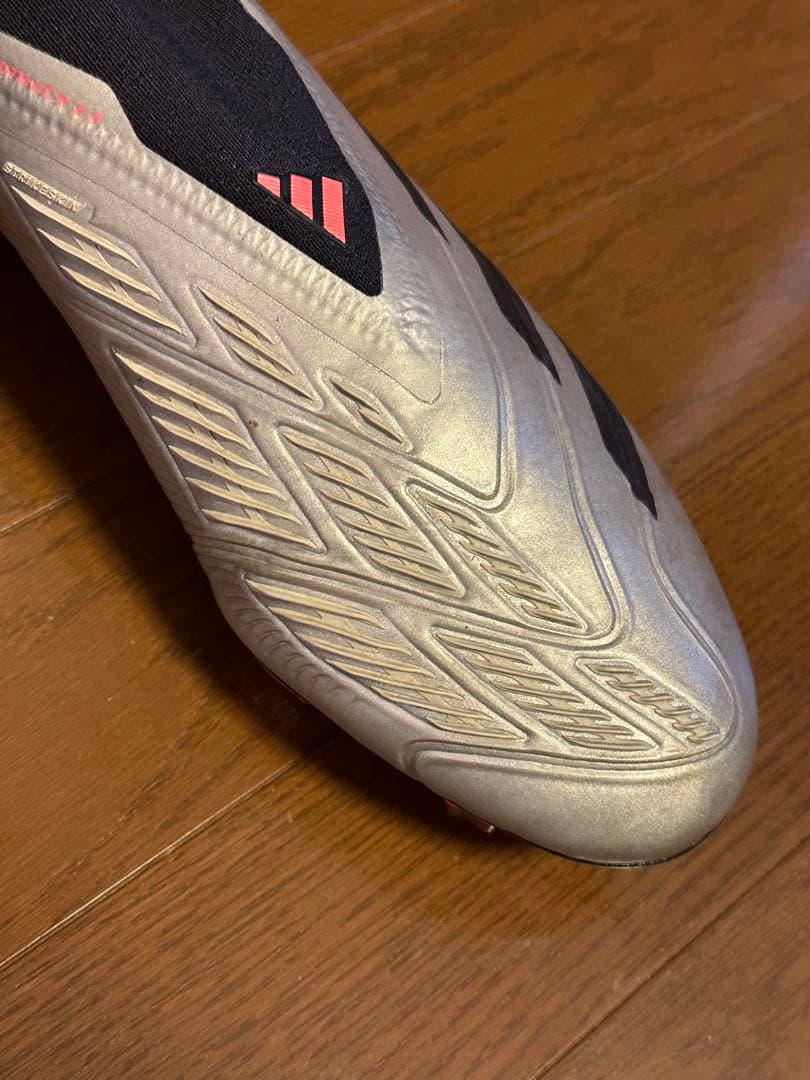 【値下げ】【美品】adidasプレデターELITE レースレス FG