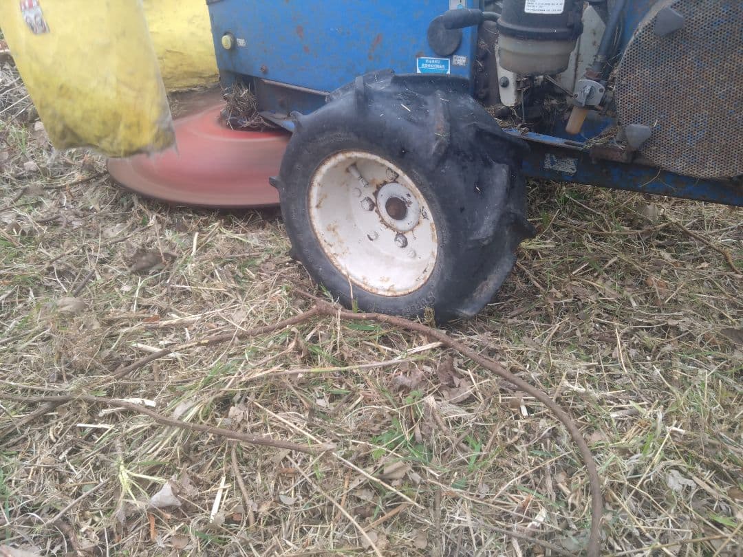 牧草モア　BM90 　草刈りに使用　草刈機