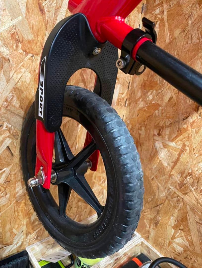 E*i様 美品ストライダー12インチ レッド 赤色 スポーツモデル 日本正規品